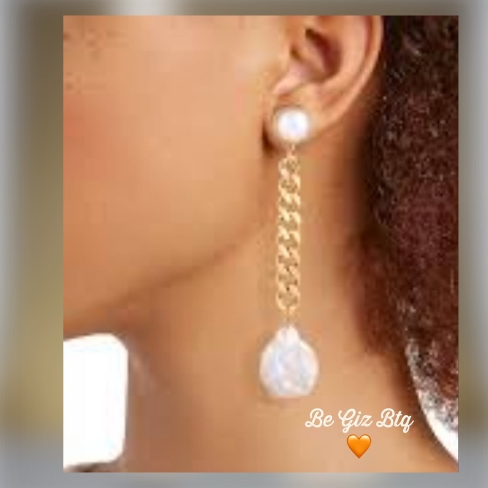 🔥🔥DANNIJO Authentic Kate Gold Tone & Faux Pearl Asymmetric Chain Drop Earrings - Picture 4 of 12